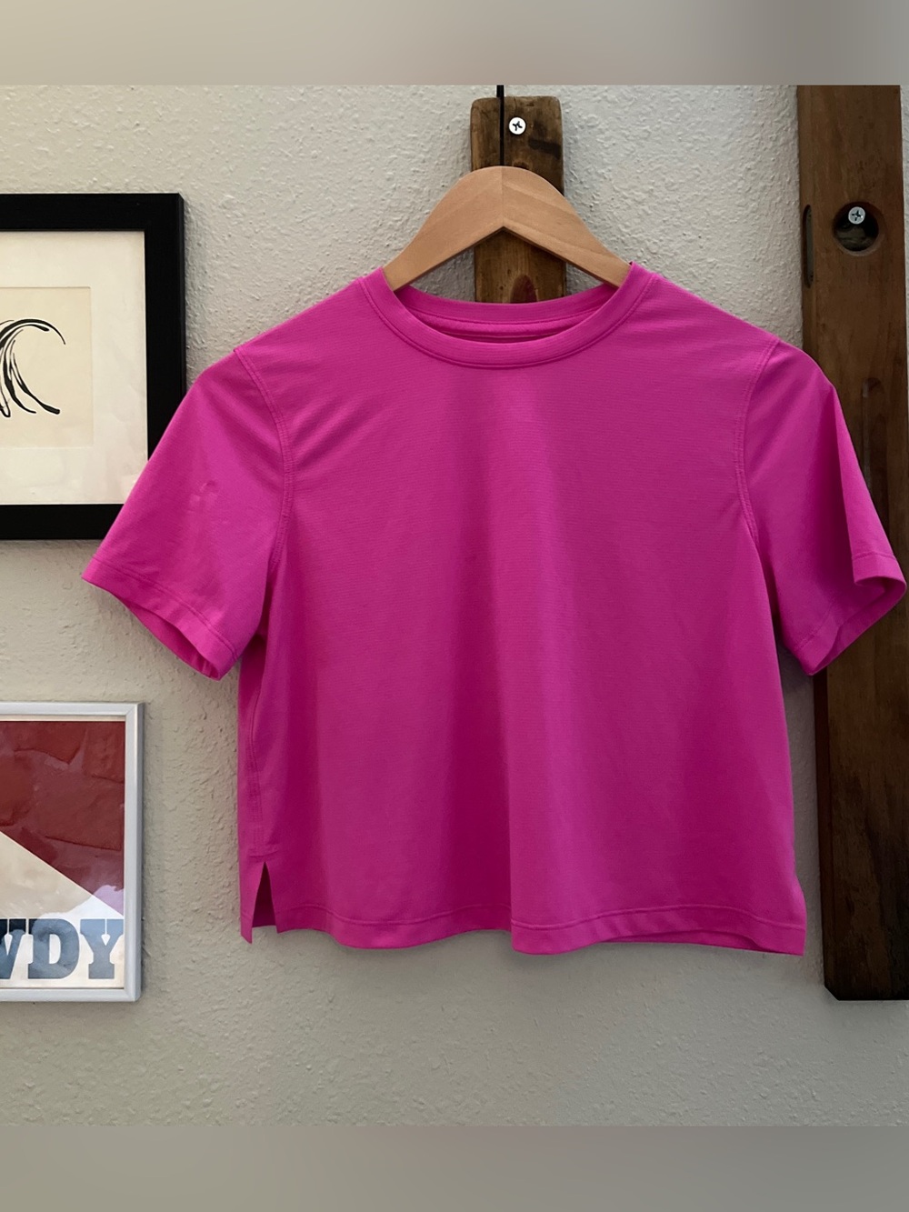 $48 Lululemon Short Sleeve Cropped Tee in Sonic Pink Size 6